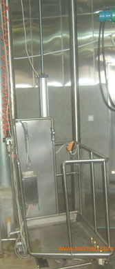 青島華堂食品機械設備有限 專業屠宰設備升降臺與附著式升降腳手架的應用與優勢