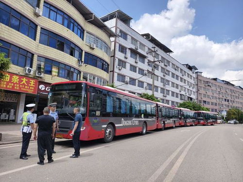 安全護航 助力高考——內江市東興城鄉公交公司?？歼\輸在行動